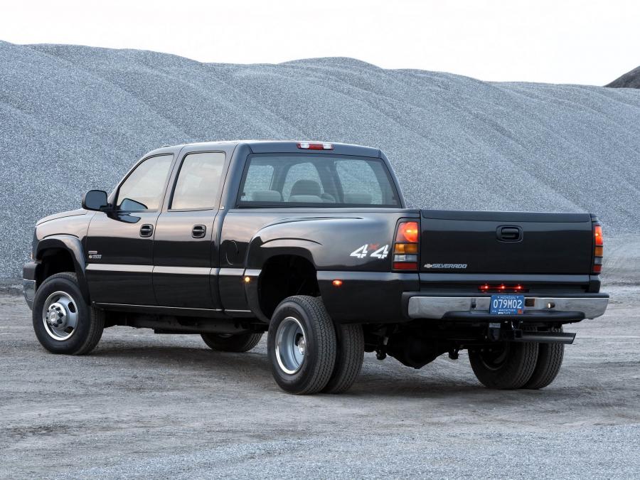  Chevrolet Silverado 3500 HD Crew Cab 2002 года  (фото 2 из 3)